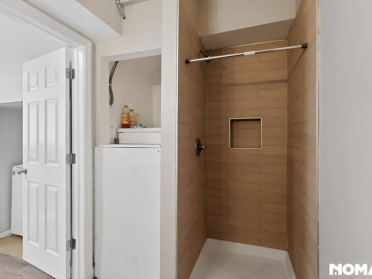 558 Marston St — Photo 22