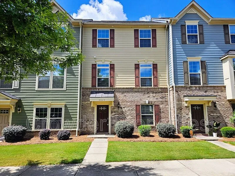 3 bed, 4.0 bath, 2179 sqft, $2,300 — Photo 2