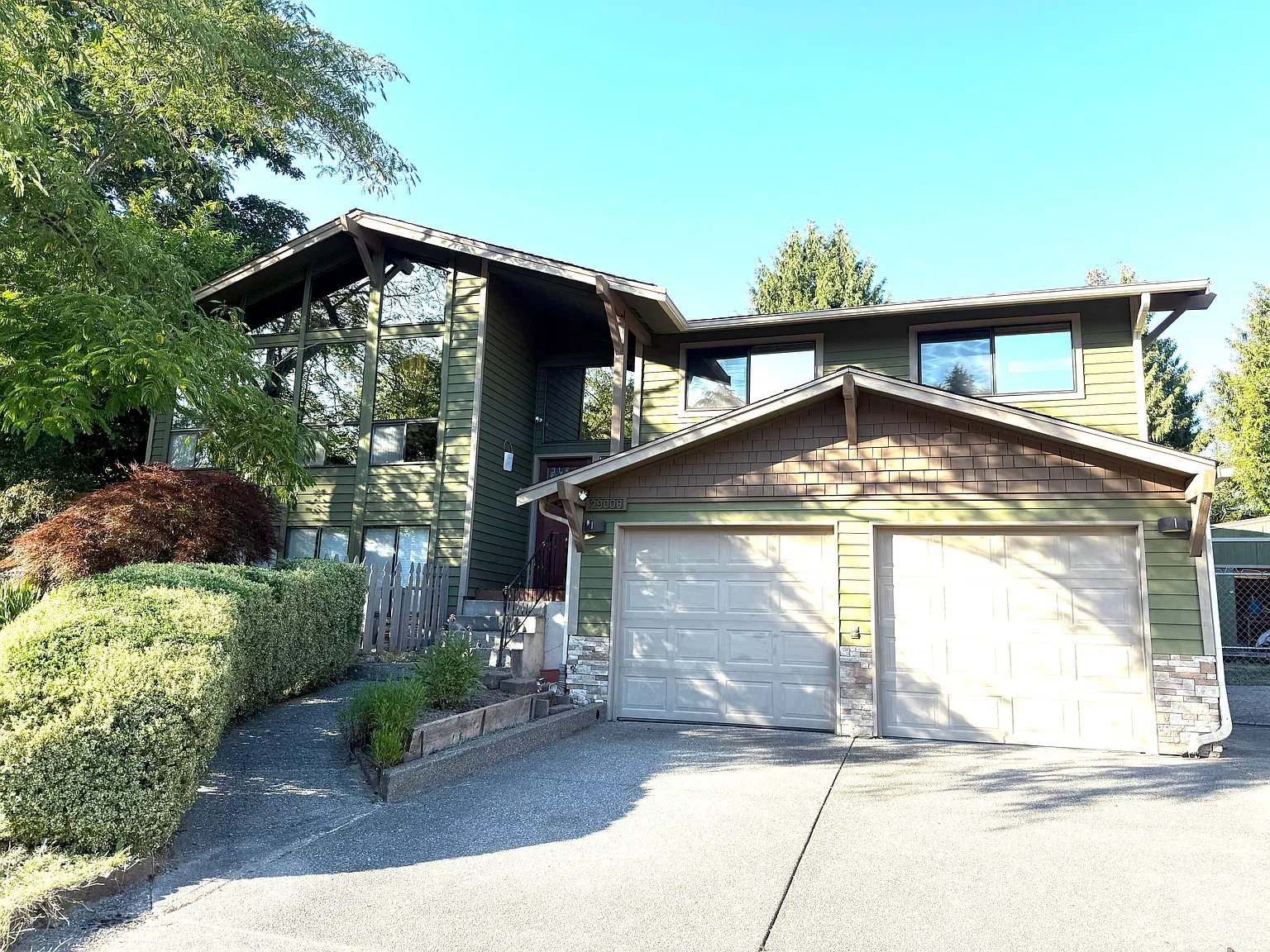3 bed, 2.5 bath, 2190 sqft, $3,050 — Photo 1