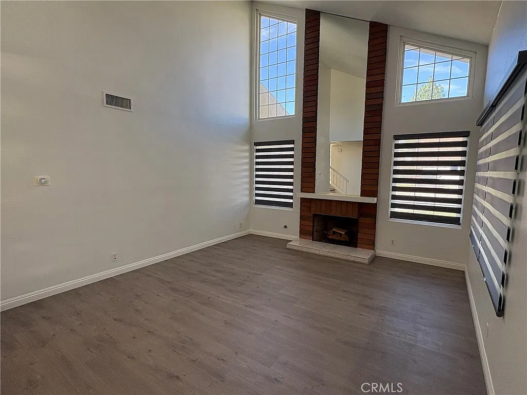 4 bed, 2.5 bath, 2093 sqft, $4,995 — Photo 3