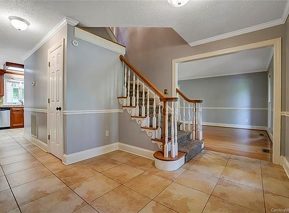 3rd image of 214 Baymount Dr