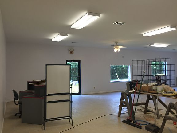 4th image of 1001 N Railroad Ave