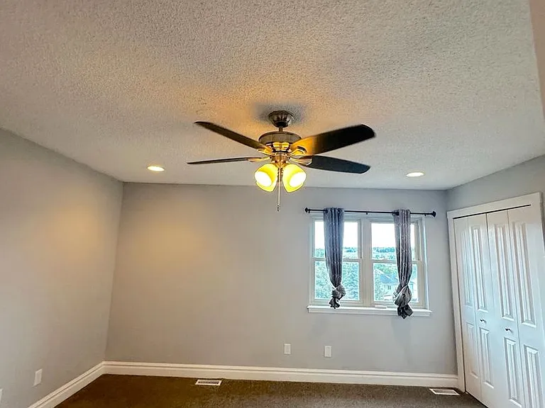 6430 Amethyst Ct — Photo 10