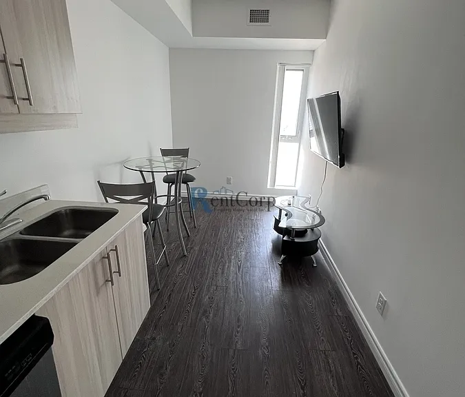1903 King St N #1 — Photo 1