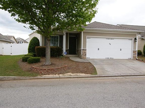 3rd image of 15 Hill Crest Cir