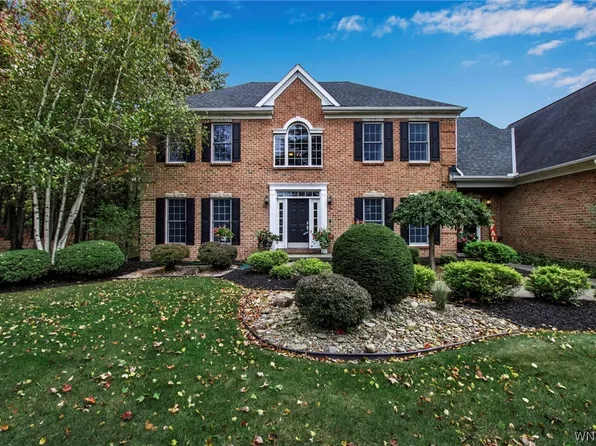 4 Morningside Ct, East Aurora, NY 14052