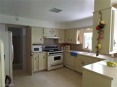 5th image of 1363 Youngstown Country Club Dr