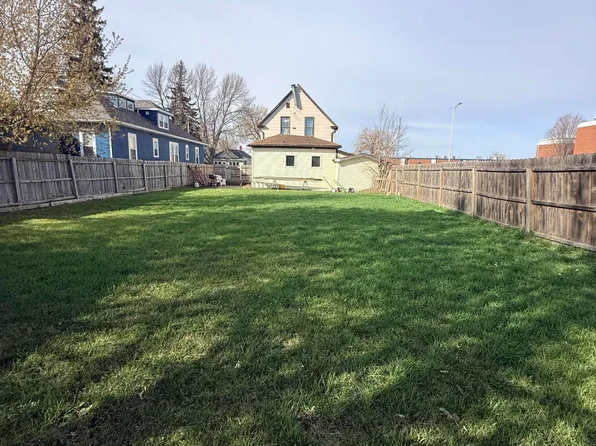 310 6th St NW, East Grand Forks, MN 56721