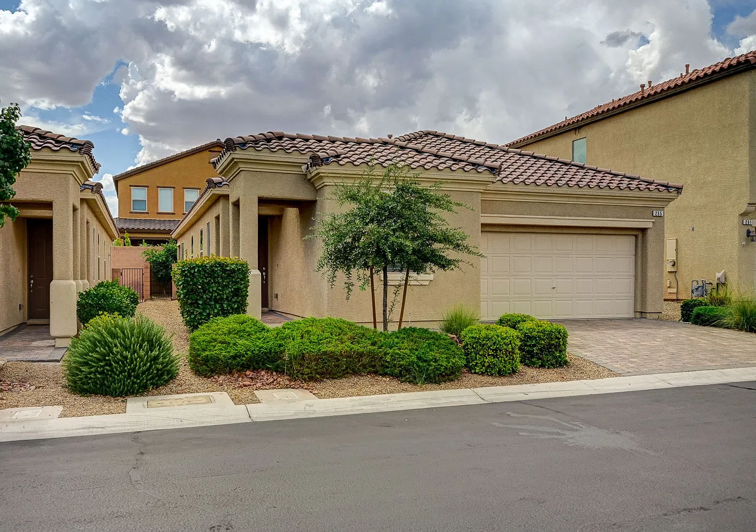 Great Single Story Home Located In Rhodes Ranch Guarded Golf Course Community — Photo 3
