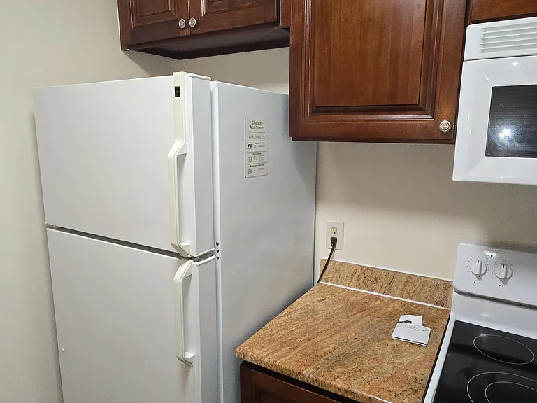 Chateau Apartments — Photo 19