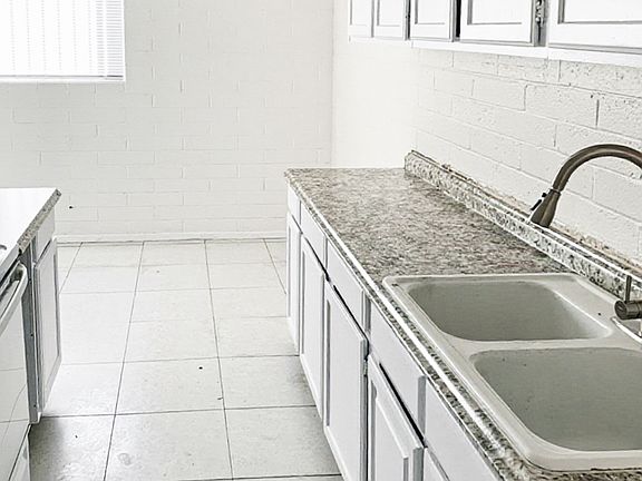 2nd image of 531 W 9th Pl APT D