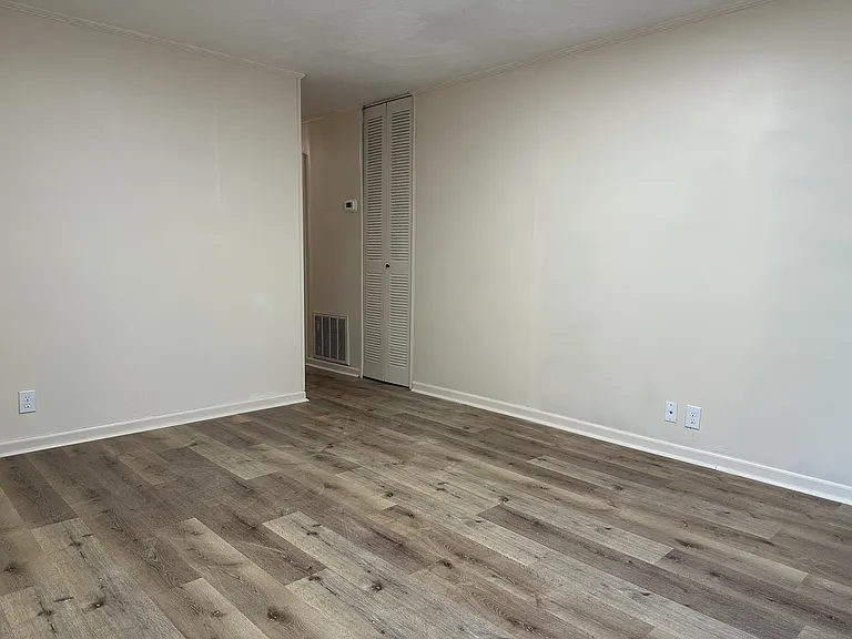 677 Greenbriar St #1 — Photo 3