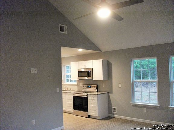 4th image of 460 Burr Oak Ln