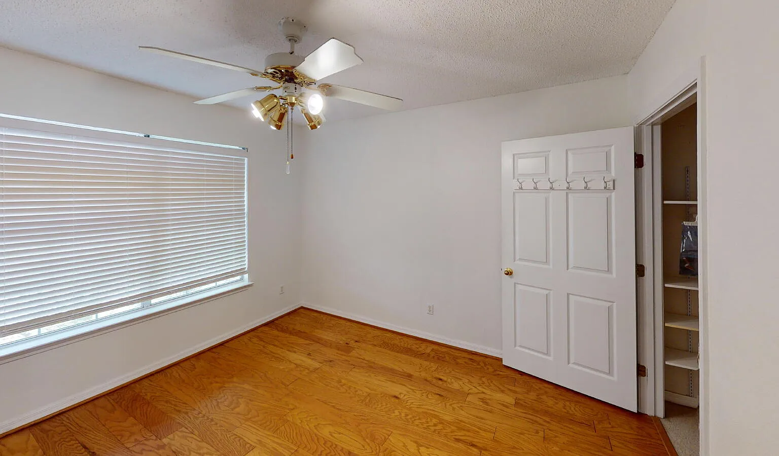 3 bed, 2.0 bath, 1594 sqft, $1,947 — Photo 3