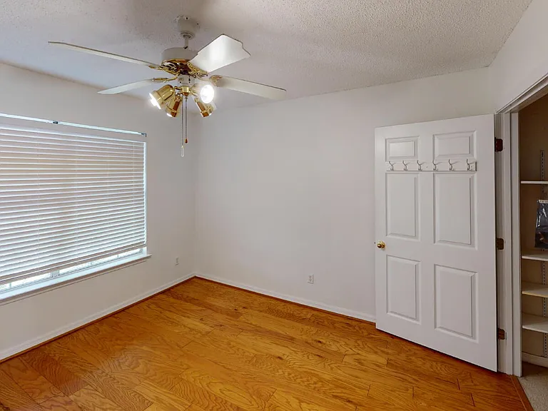 318 Mirabelle Dr — Photo 3