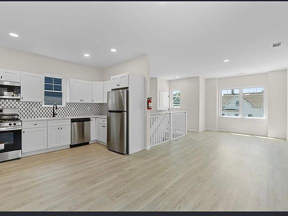 4th image of 47 Graham Ave #1