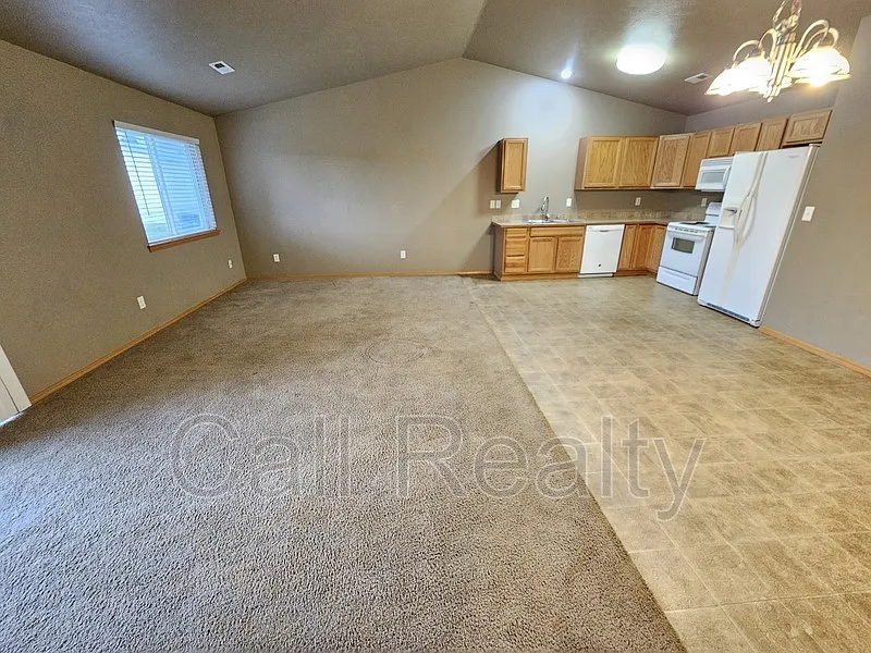 3 bed, 2.0 bath, 1350 sqft, $1,795 — Photo 4