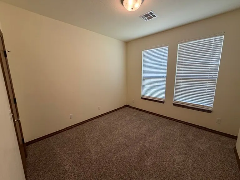 800 Windsor Pl — Photo 11