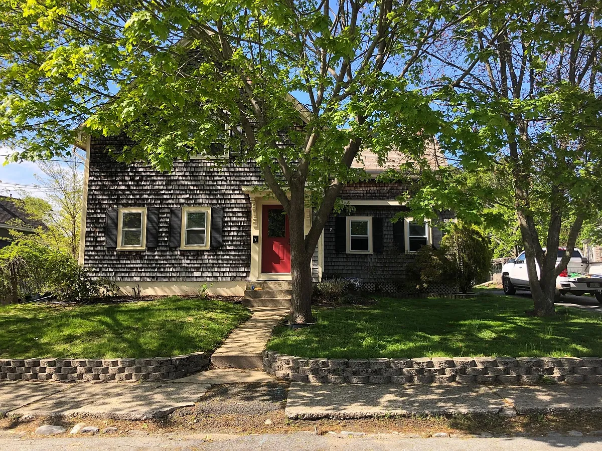 Building Photo - 171 Center Ave #1