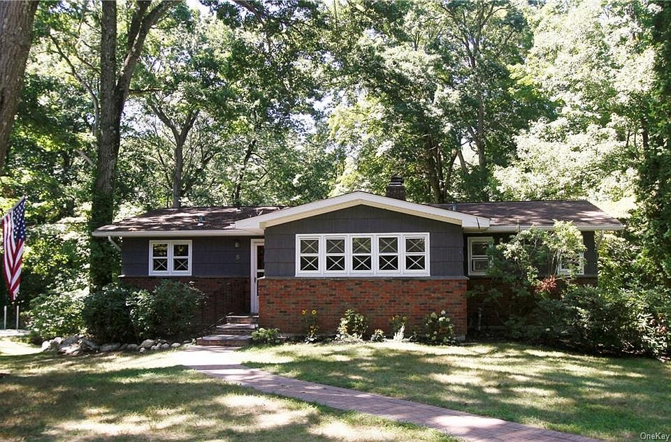 1st image of 5 Valerie Ln