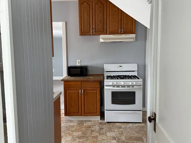 12 Hillcrest Ave W #3 — Photo 2