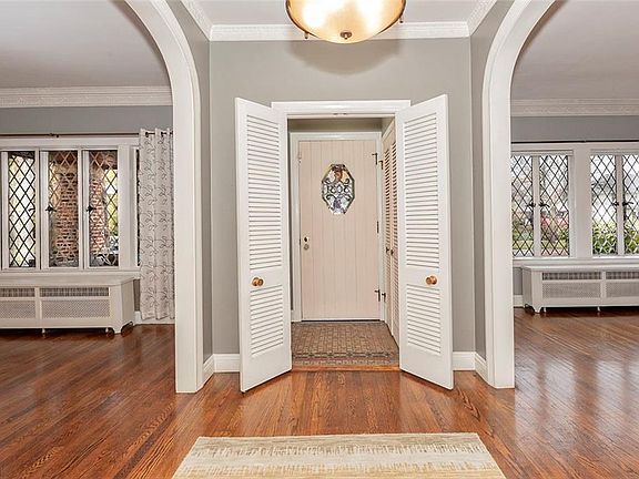 3rd image of 3031 Euclid Heights Blvd
