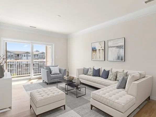 4207 Pennington Dr #207, Walpole, MA 02081