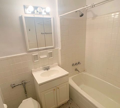 3rd image of 525 Ocean Pkwy APT 3