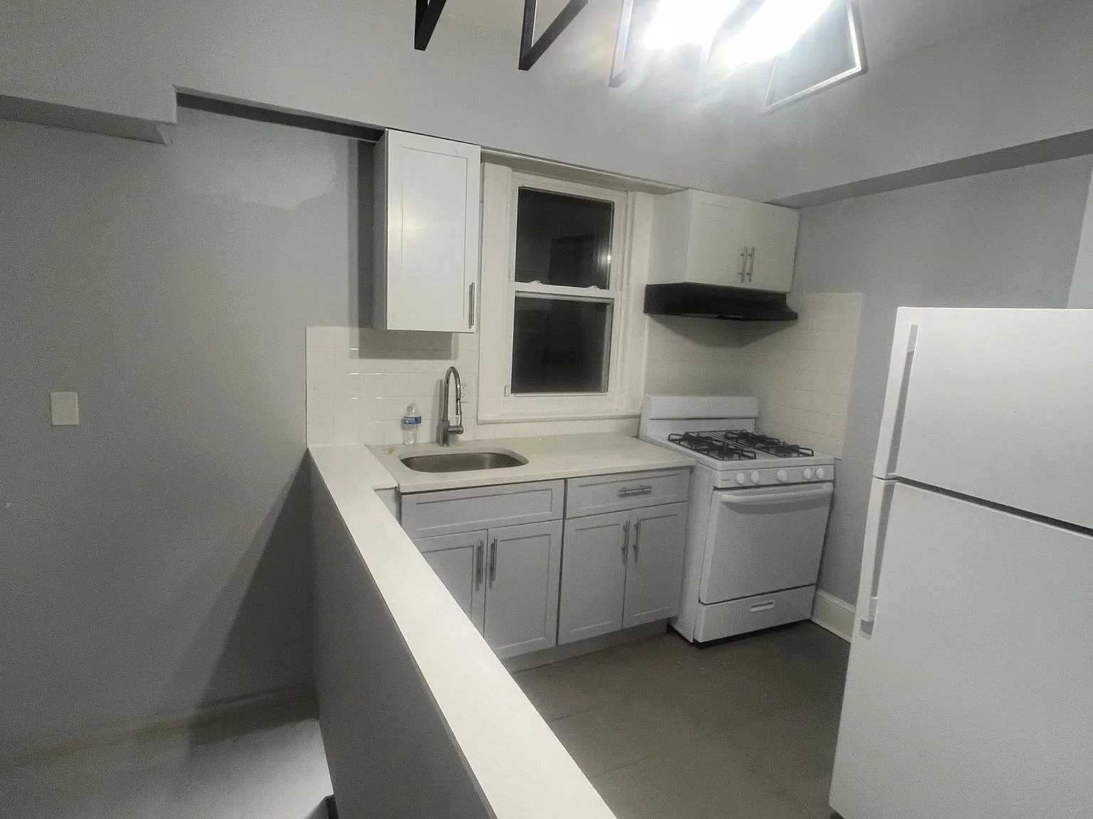 4 bed, 1200 sqft, $2,395 — Photo 2