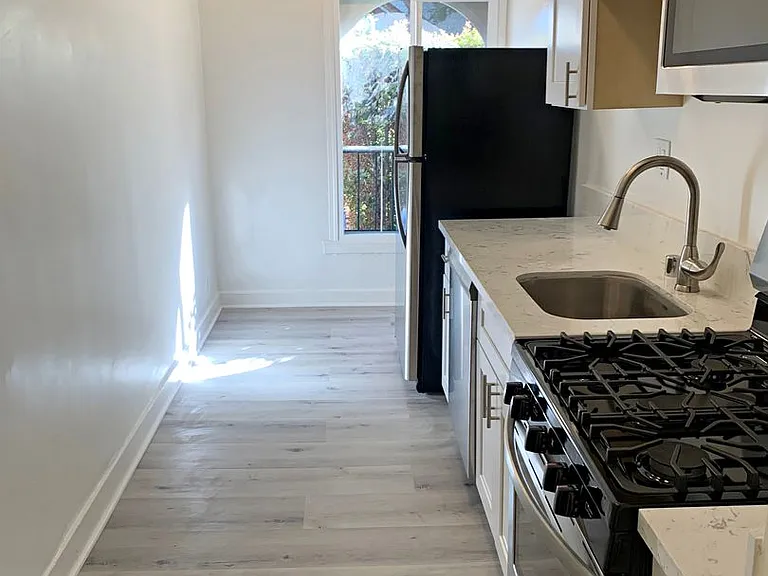 1623 N Mariposa — Photo 51