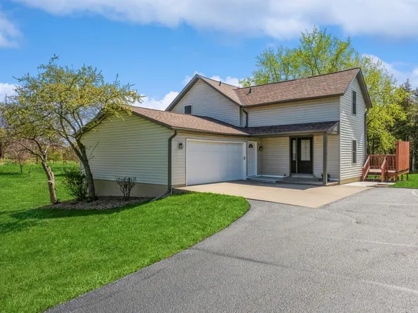 858 Bradley Dr, Hudson, WI 54016