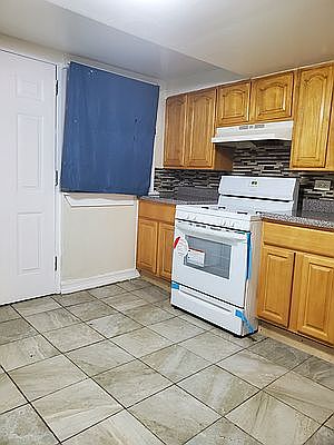 5th image of 150 E 28th St #1