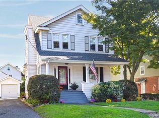 25 Lawson Ave, Rockville Centre, NY 11570