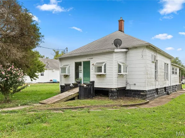 813 Elm St, Hillsboro, IL 62049