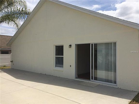 3rd image of 407 Magpie Ct