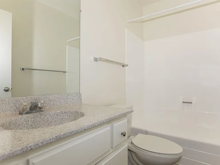 Country Woods Apartment Homes — Photo 30