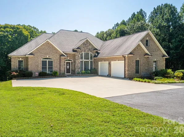 145 Chippawa Dr, Dallas, NC 28034