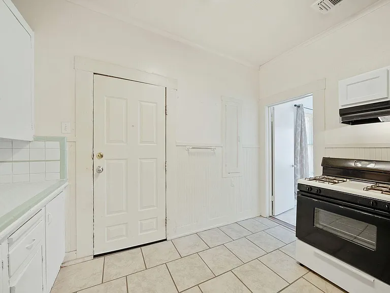 906 S Gevers St — Photo 8