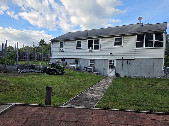 4th image of 403 Millville Rd