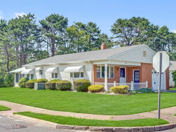 1 Selkirk Avenue, Toms River, NJ 08757
