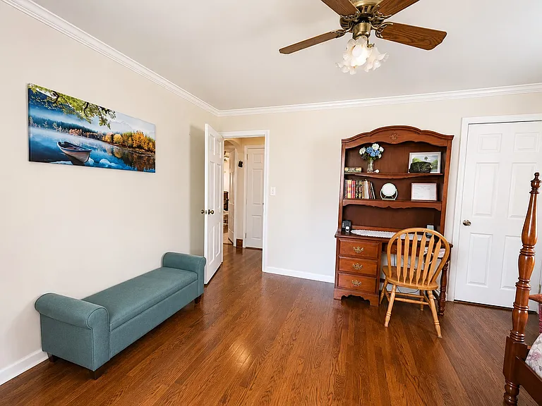 Bedroom 2 with library, closet and small storage bench