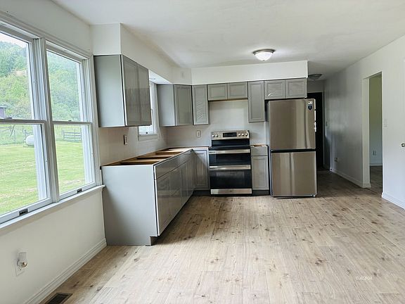 5th image of 33126 Dexter Rd