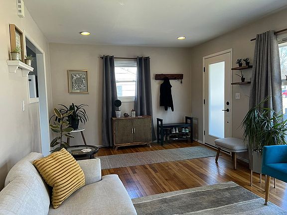 3rd image of 238 Highlake Ave