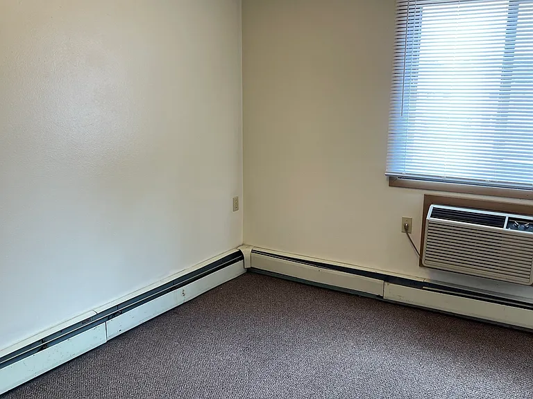932 E Washington St #6 — Photo 9