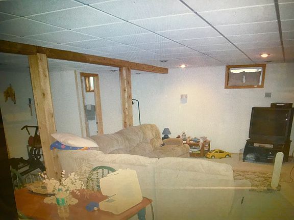 5th image of 257 W Montauk Hwy