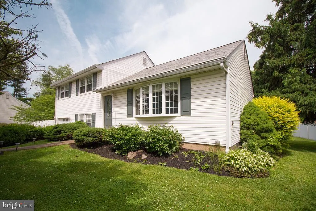270 Alicia Ln photo 1
