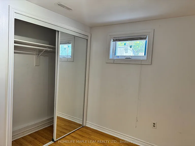 8 Montrose Pl — Photo 15