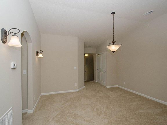 4th image of 488 Heritage Sq #14302