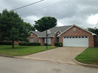 215 Clearview Dr, Whitehouse, TX 75791