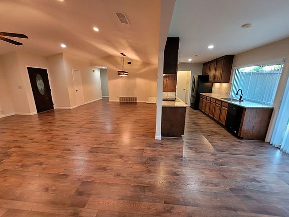4th image of 629 Perdido Dr